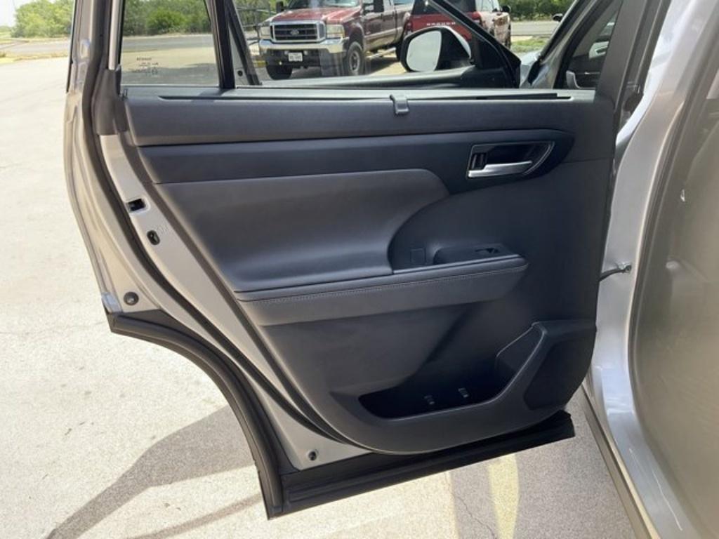used 2023 Toyota Highlander car, priced at $34,325