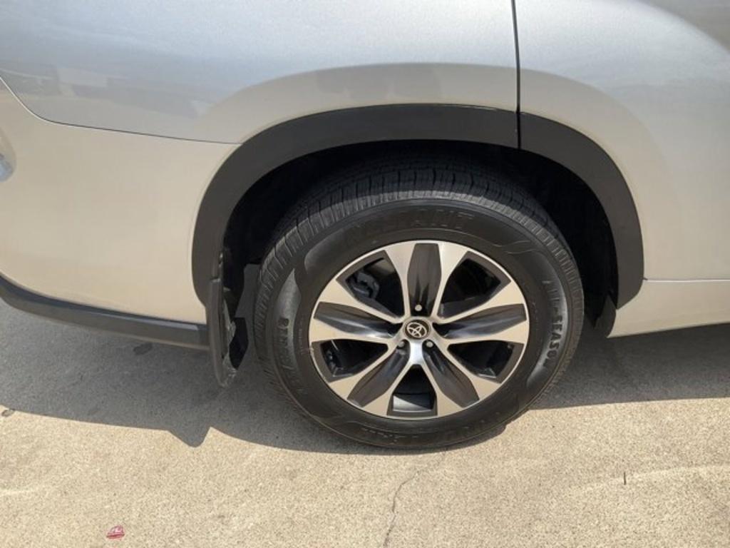 used 2023 Toyota Highlander car, priced at $34,325