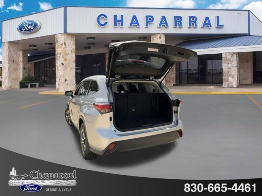 used 2023 Toyota Highlander car, priced at $34,325