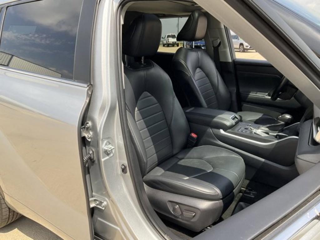 used 2023 Toyota Highlander car, priced at $34,325