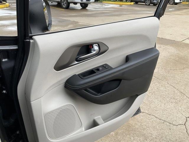 used 2023 Chrysler Pacifica car, priced at $25,981