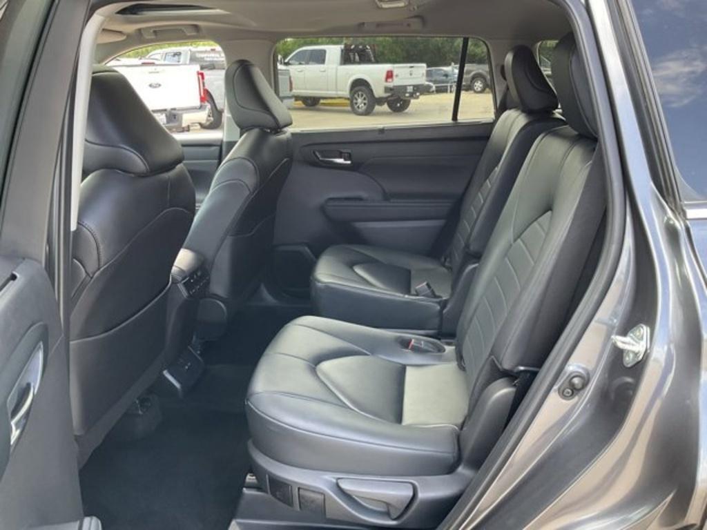 used 2024 Toyota Highlander car, priced at $41,325