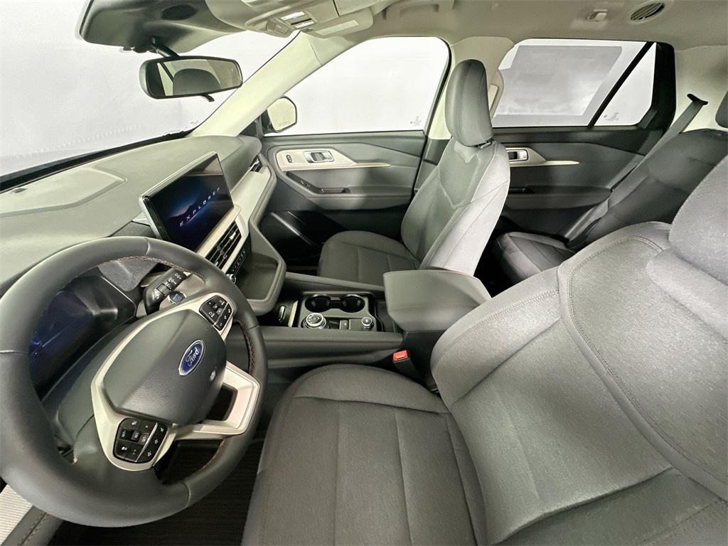new 2025 Ford Explorer car, priced at $41,800