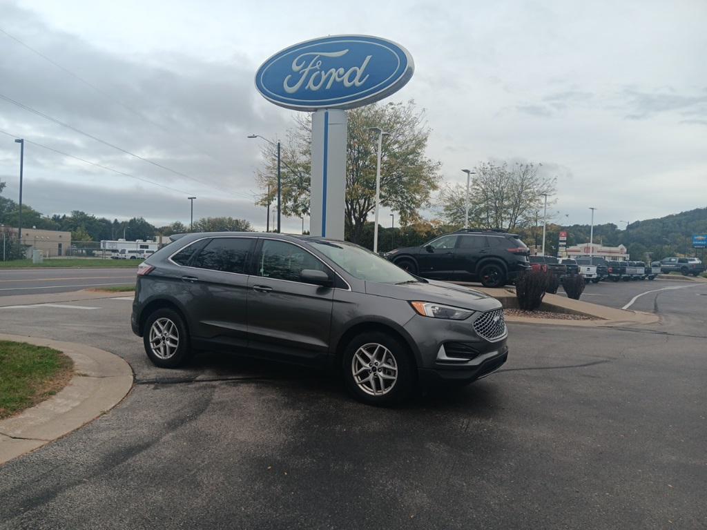 used 2024 Ford Edge car, priced at $25,000