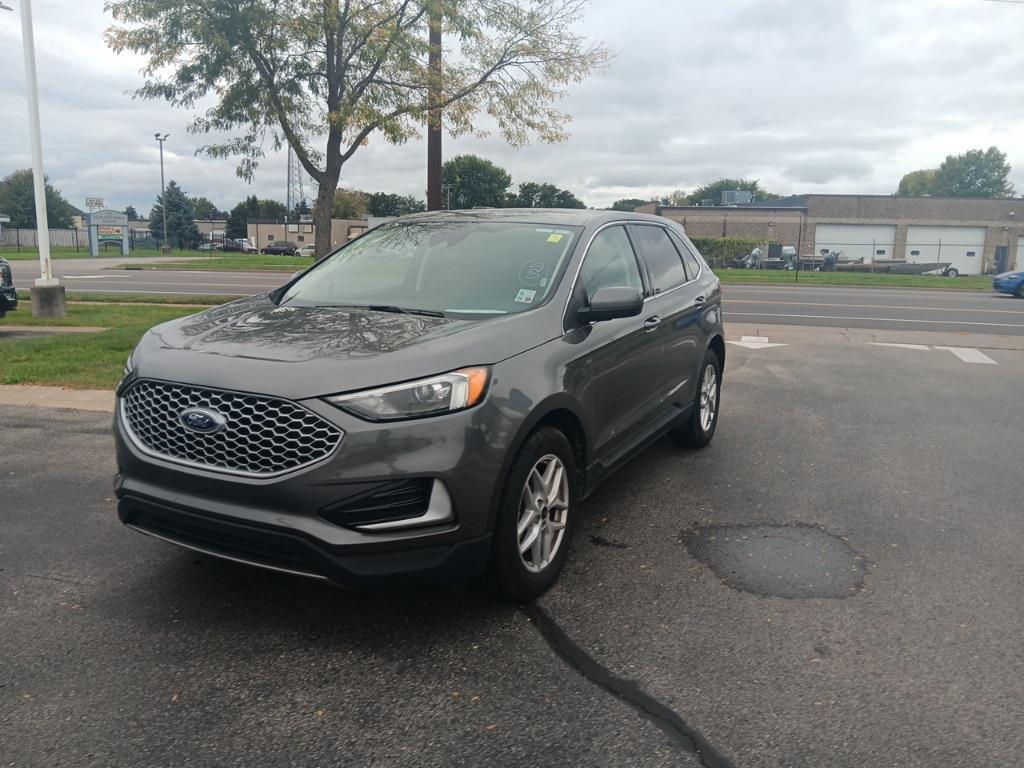 used 2024 Ford Edge car, priced at $25,000