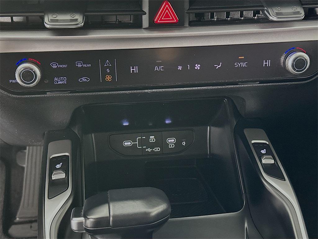 used 2024 Kia Sorento car, priced at $29,900