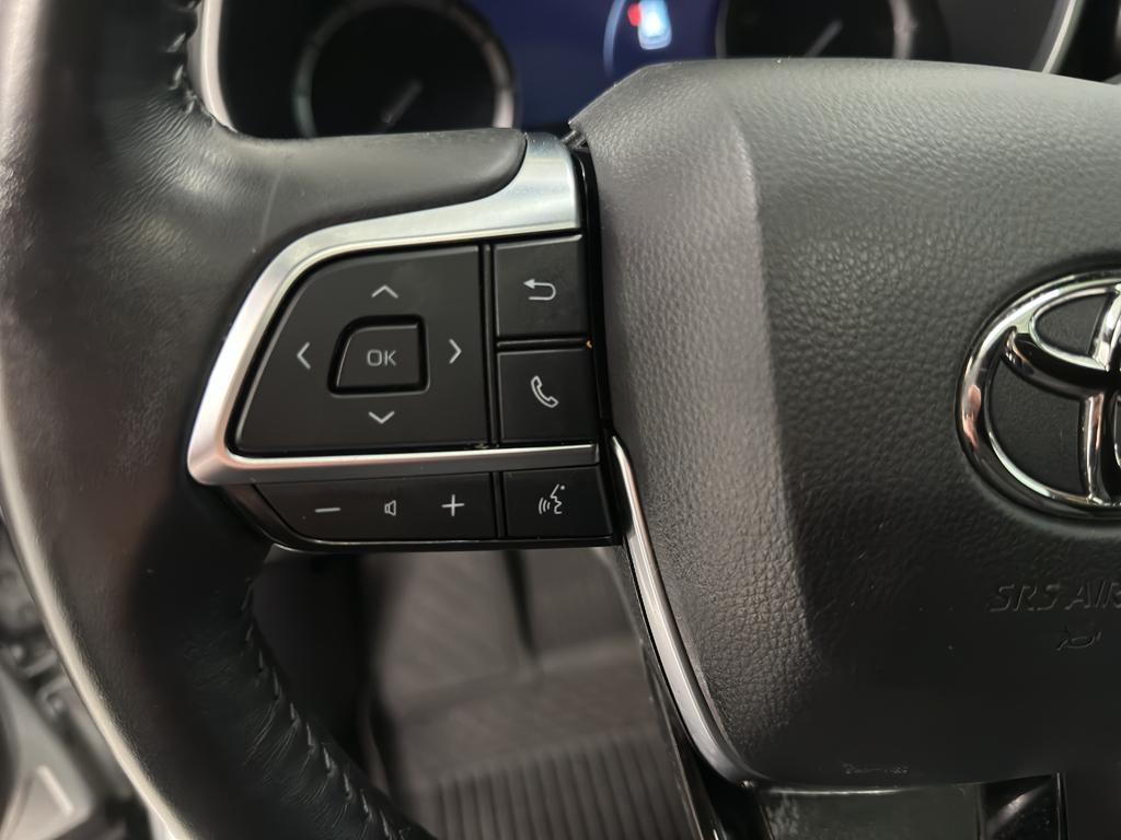 used 2021 Toyota Highlander car, priced at $34,744