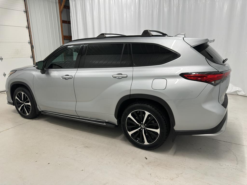 used 2021 Toyota Highlander car, priced at $34,744
