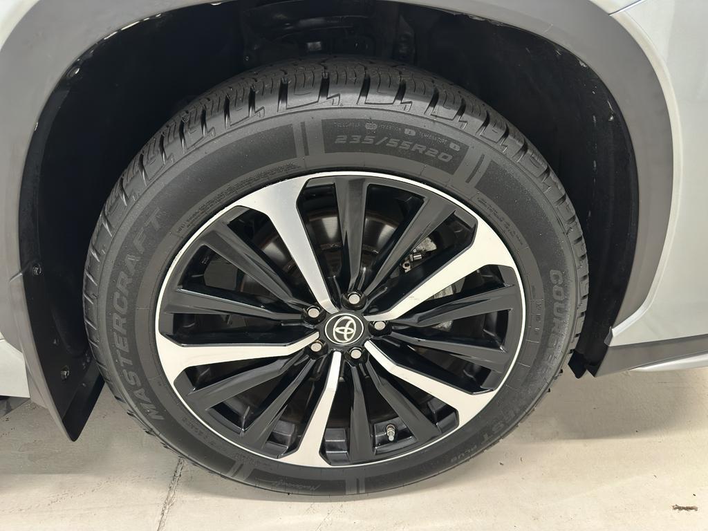 used 2021 Toyota Highlander car, priced at $34,744
