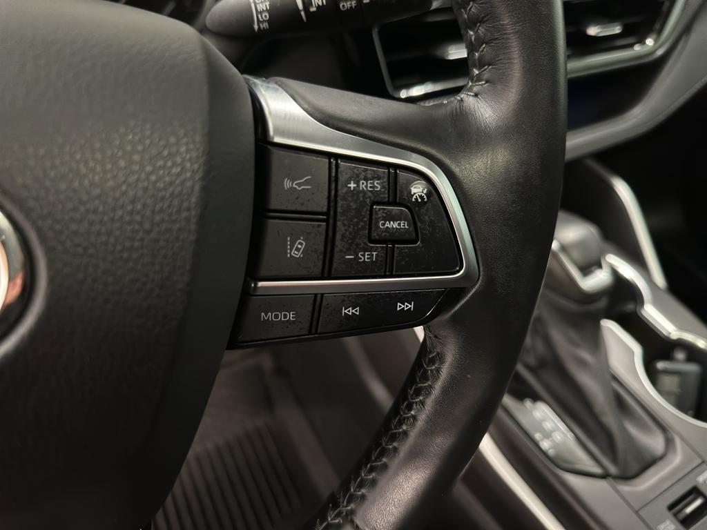 used 2021 Toyota Highlander car, priced at $34,744