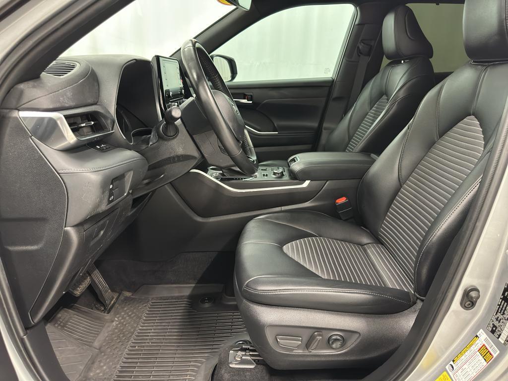 used 2021 Toyota Highlander car, priced at $34,744