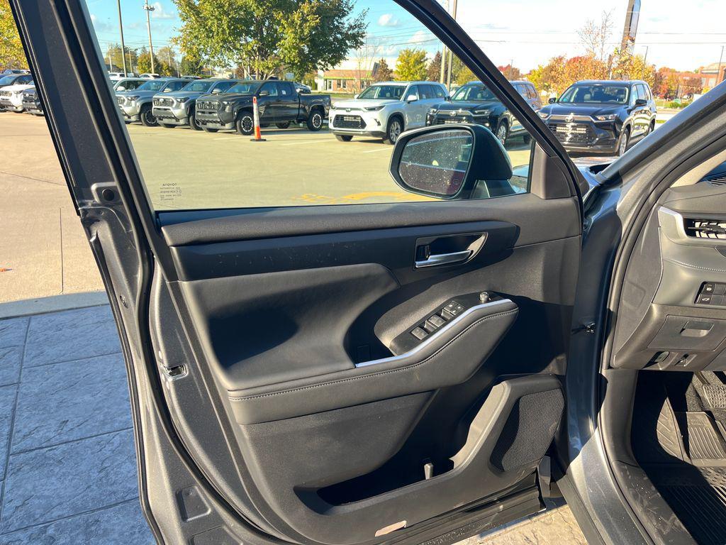 new 2026 Toyota Highlander car, priced at $47,336