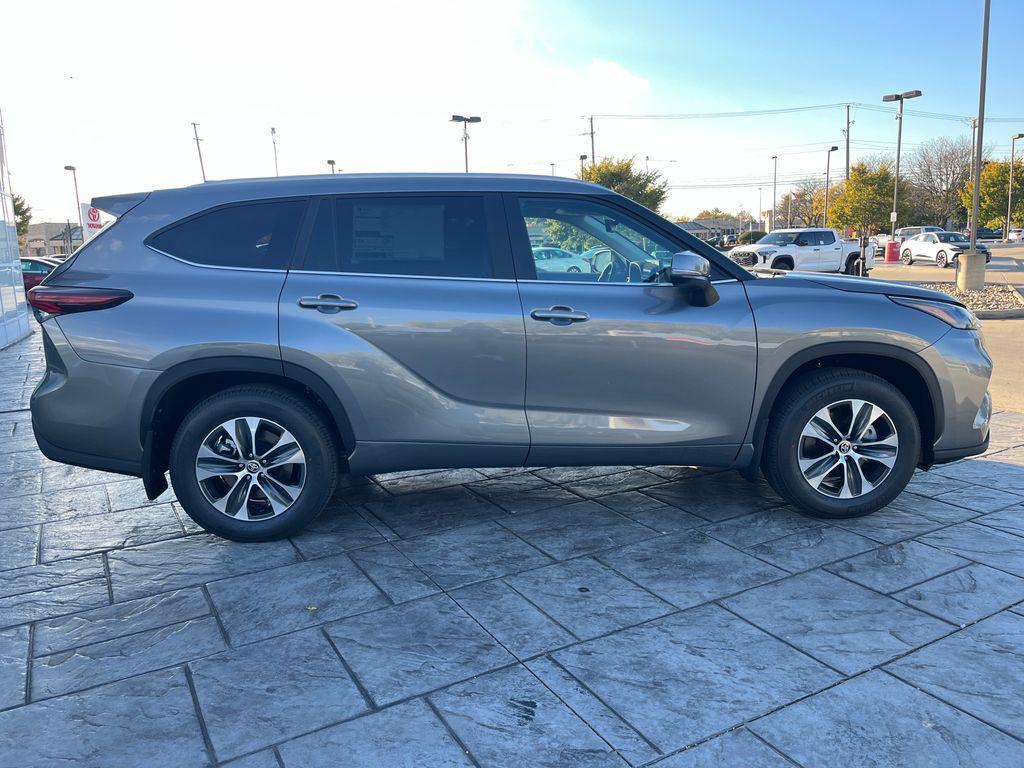 new 2026 Toyota Highlander car, priced at $47,336