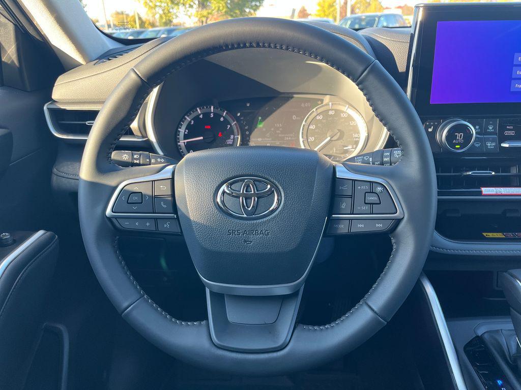 new 2026 Toyota Highlander car, priced at $47,336