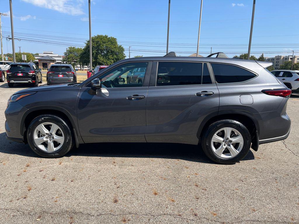 used 2023 Toyota Highlander car, priced at $34,322