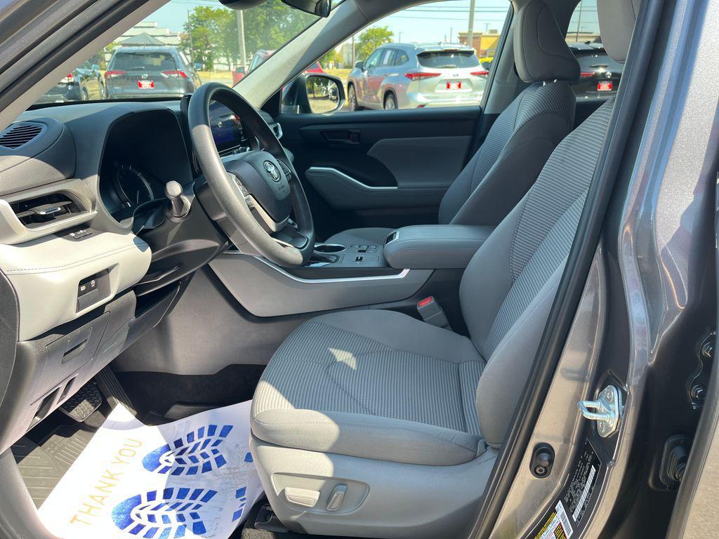 used 2023 Toyota Highlander car, priced at $34,322