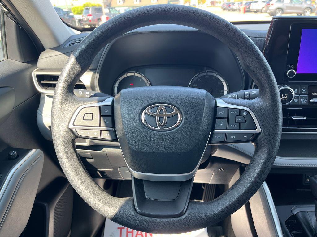 used 2023 Toyota Highlander car, priced at $34,322