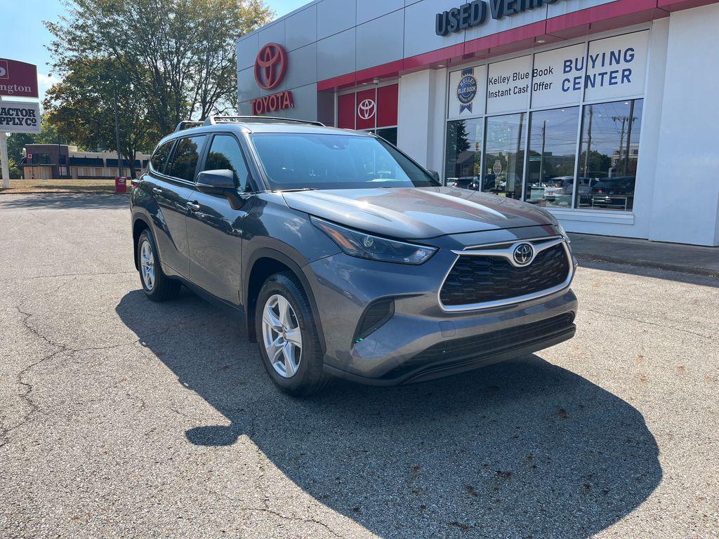 used 2023 Toyota Highlander car, priced at $34,322