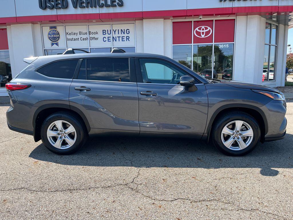 used 2023 Toyota Highlander car, priced at $34,322