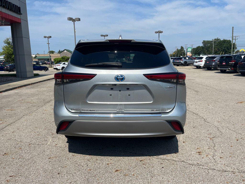 used 2021 Toyota Highlander Hybrid car, priced at $31,424