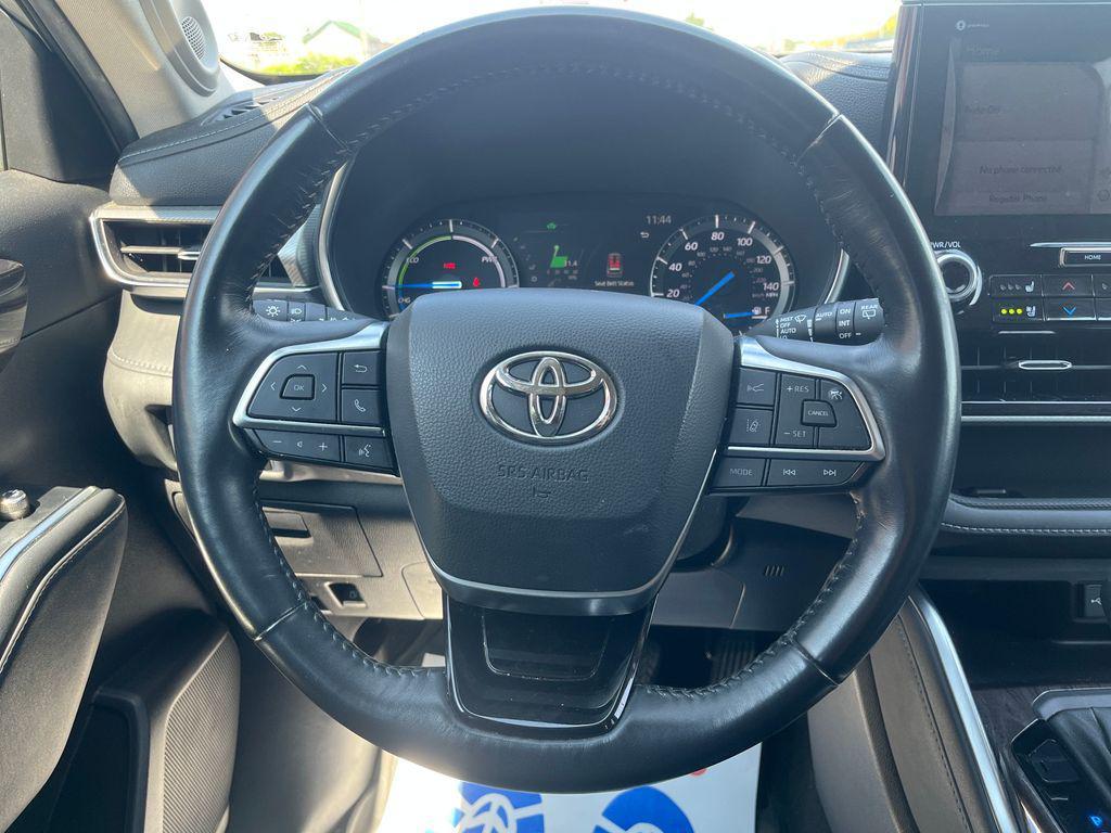 used 2021 Toyota Highlander Hybrid car, priced at $31,424