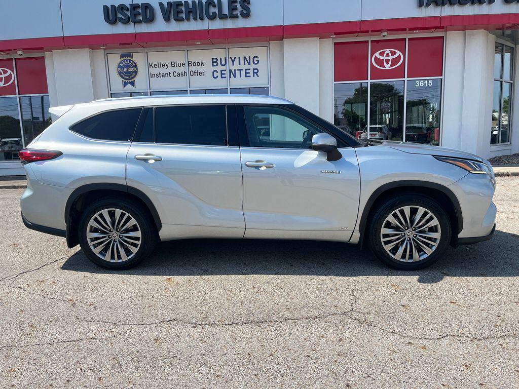 used 2021 Toyota Highlander Hybrid car, priced at $31,424