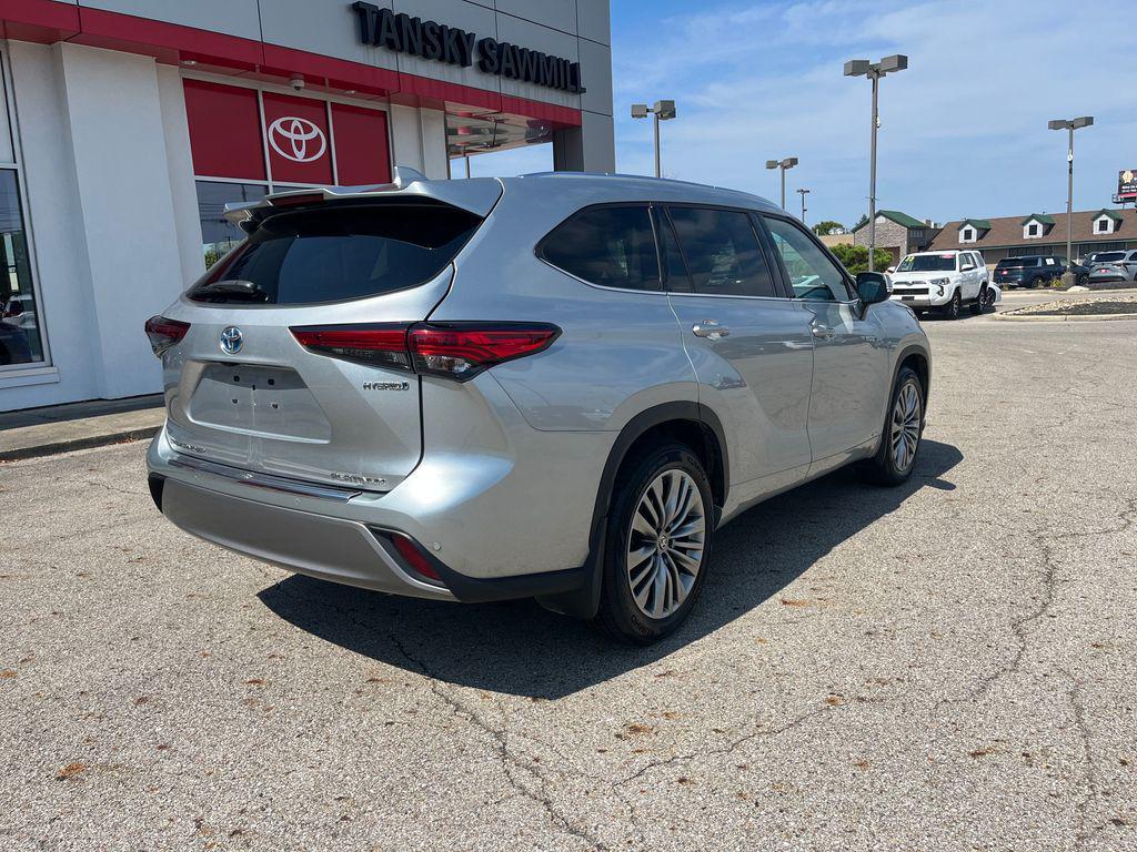 used 2021 Toyota Highlander Hybrid car, priced at $31,424