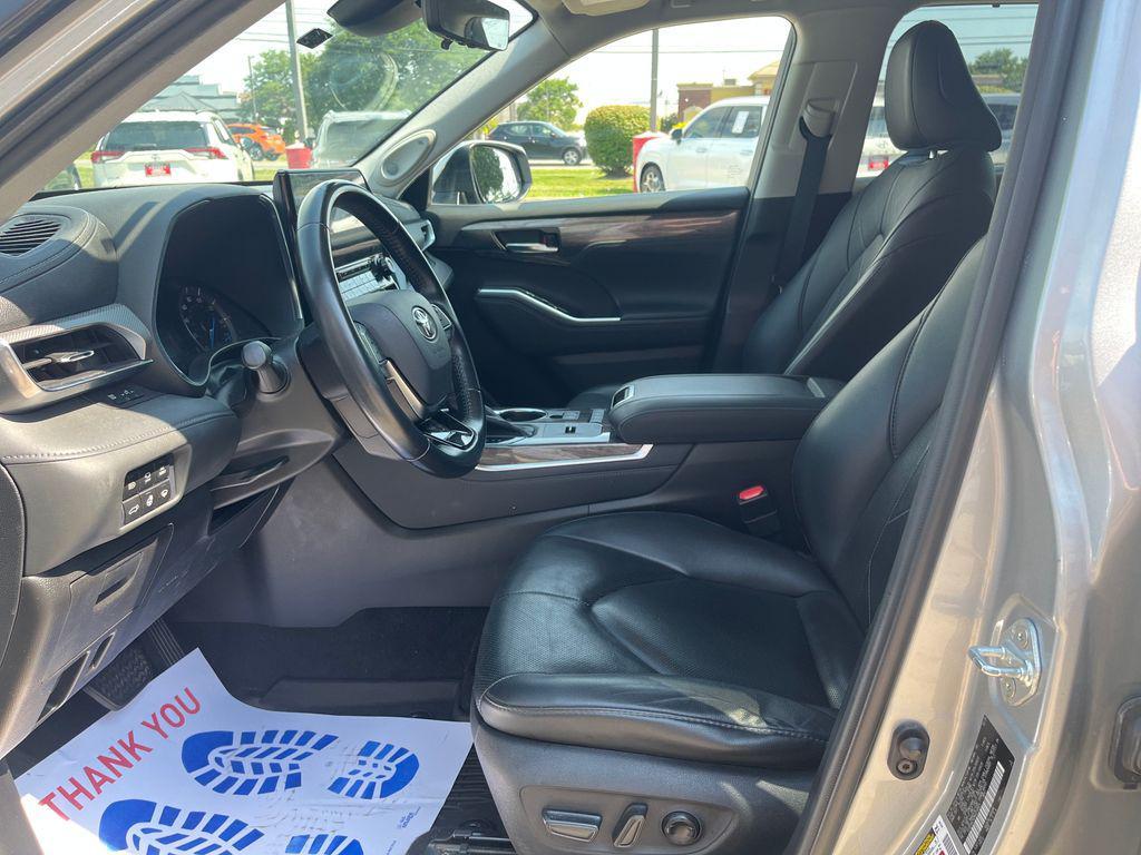 used 2021 Toyota Highlander Hybrid car, priced at $31,424