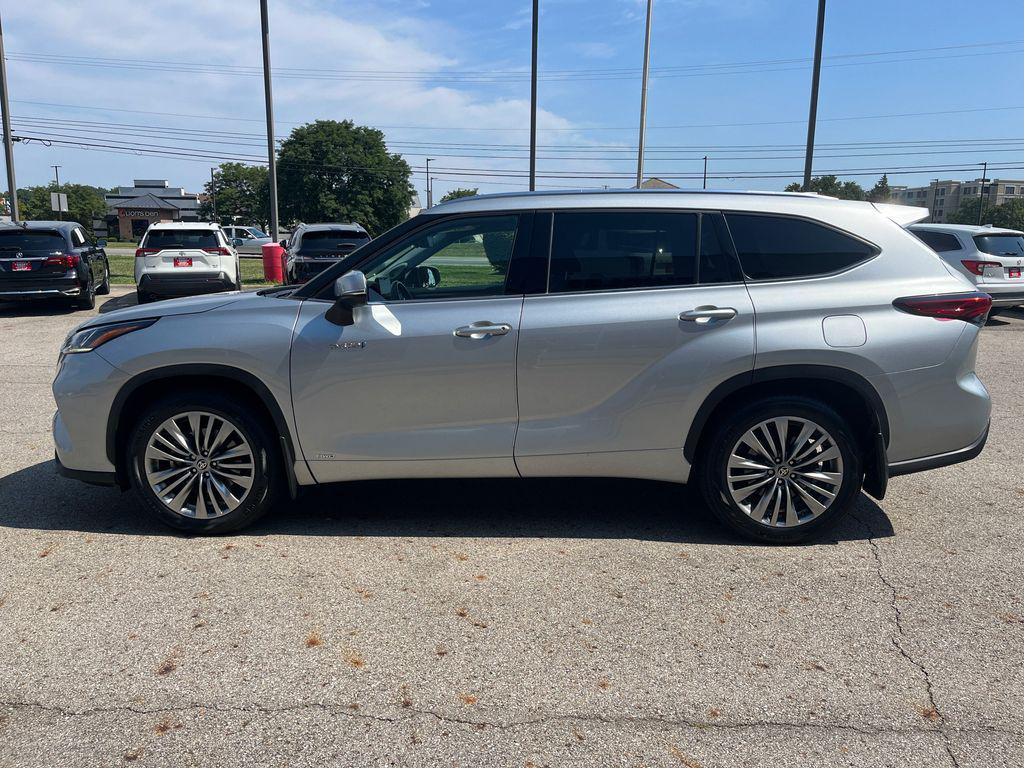 used 2021 Toyota Highlander Hybrid car, priced at $31,424
