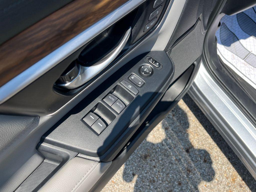 used 2022 Honda CR-V car, priced at $27,815