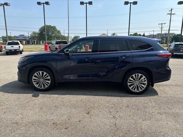 used 2022 Toyota Highlander car, priced at $39,234