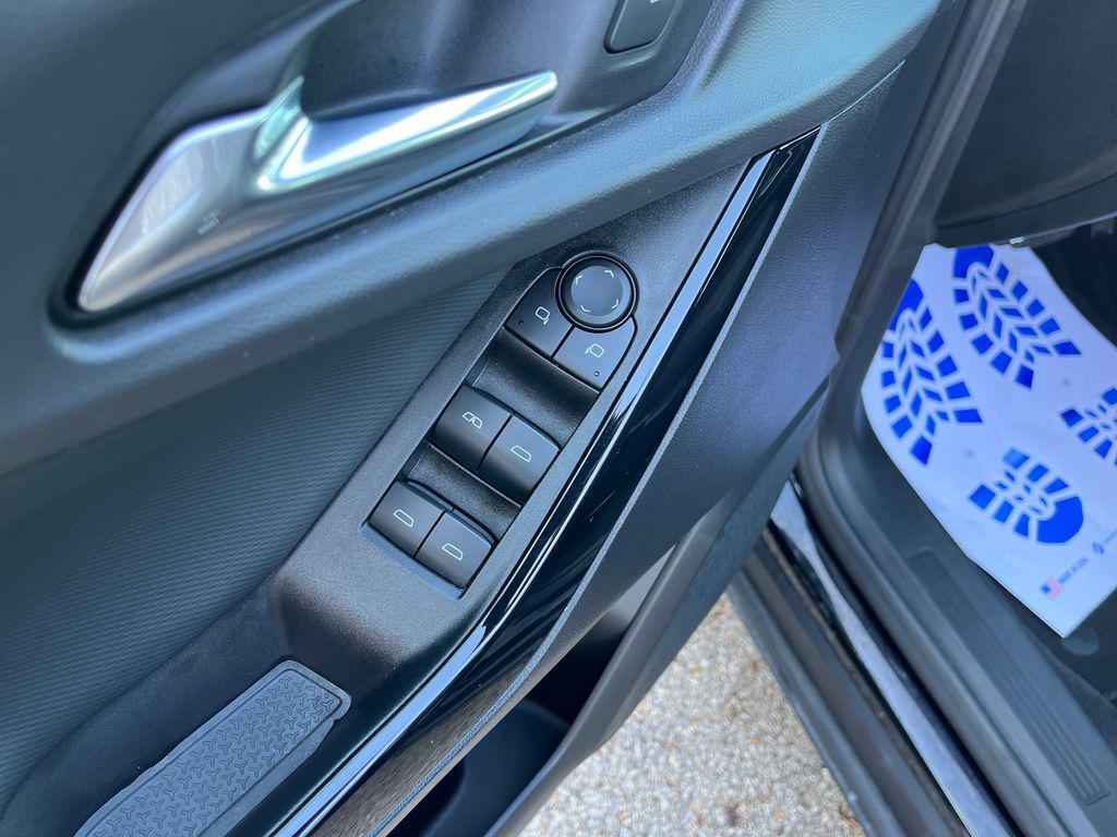 used 2025 Chevrolet Equinox car, priced at $24,665