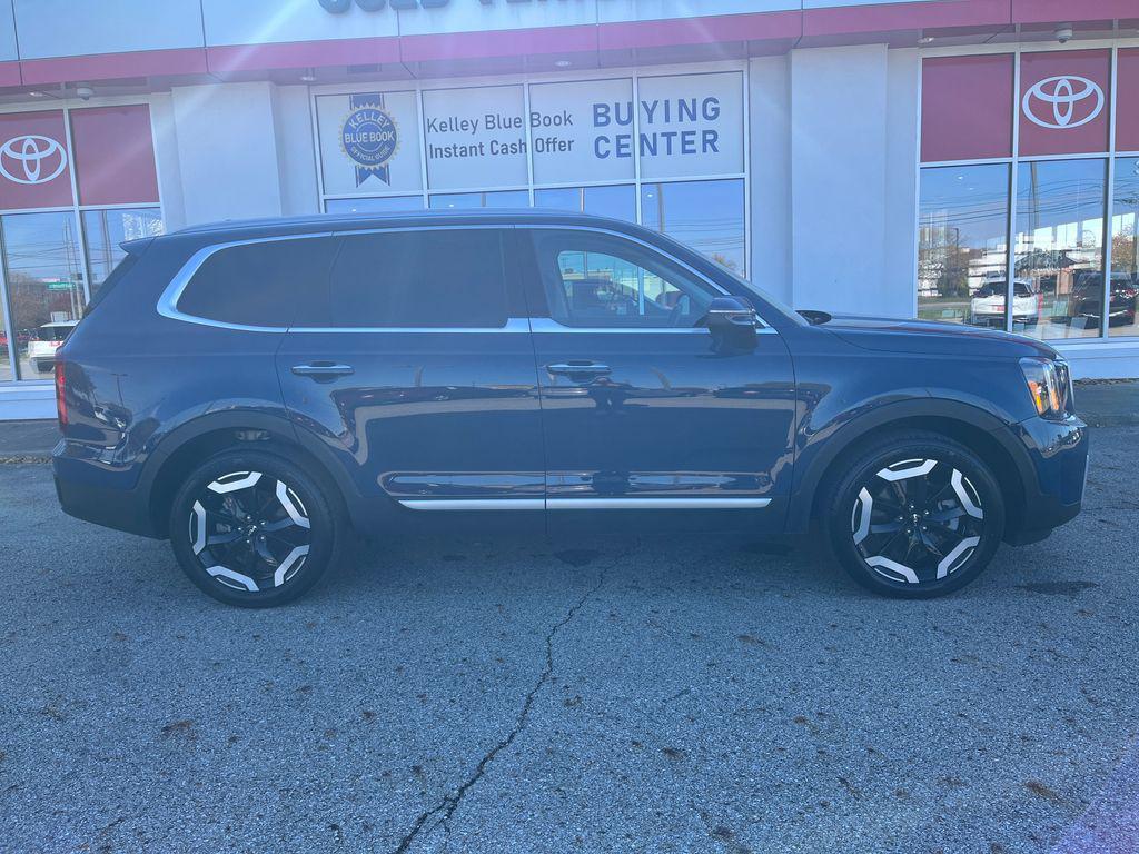 used 2025 Kia Telluride car, priced at $32,926