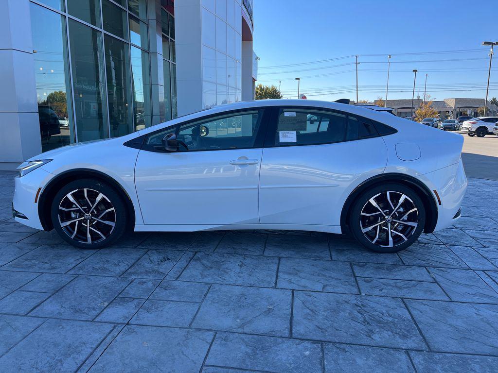 new 2026 Toyota Prius Plug-In Hybrid car, priced at $39,333