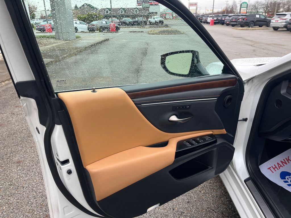 used 2024 Lexus ES 350 car, priced at $34,270