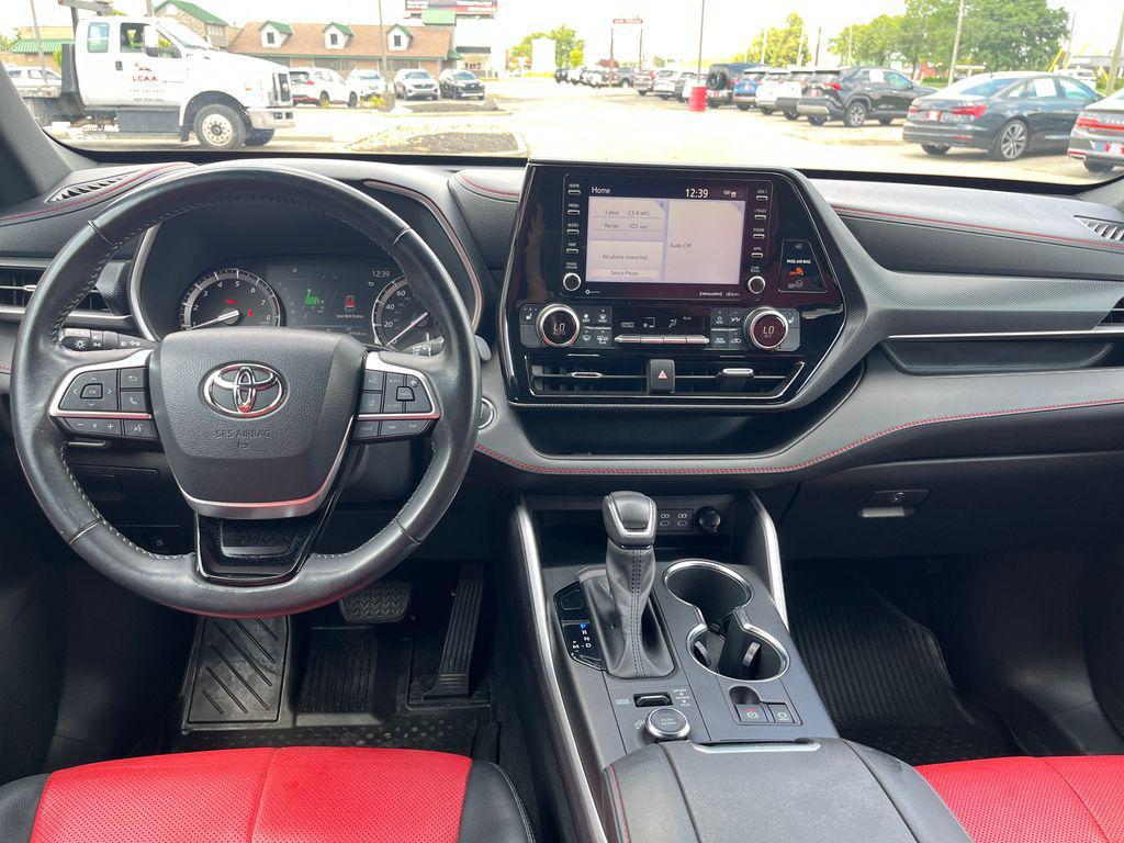 used 2022 Toyota Highlander car, priced at $38,404