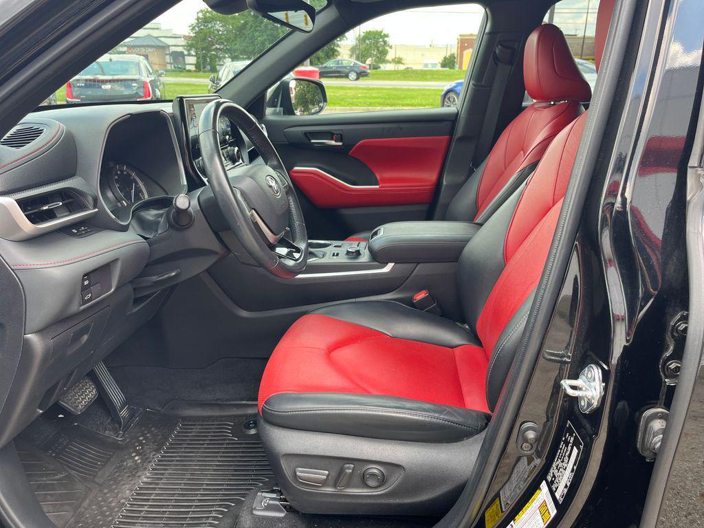 used 2022 Toyota Highlander car, priced at $38,404