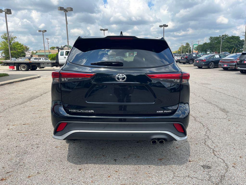used 2022 Toyota Highlander car, priced at $38,404