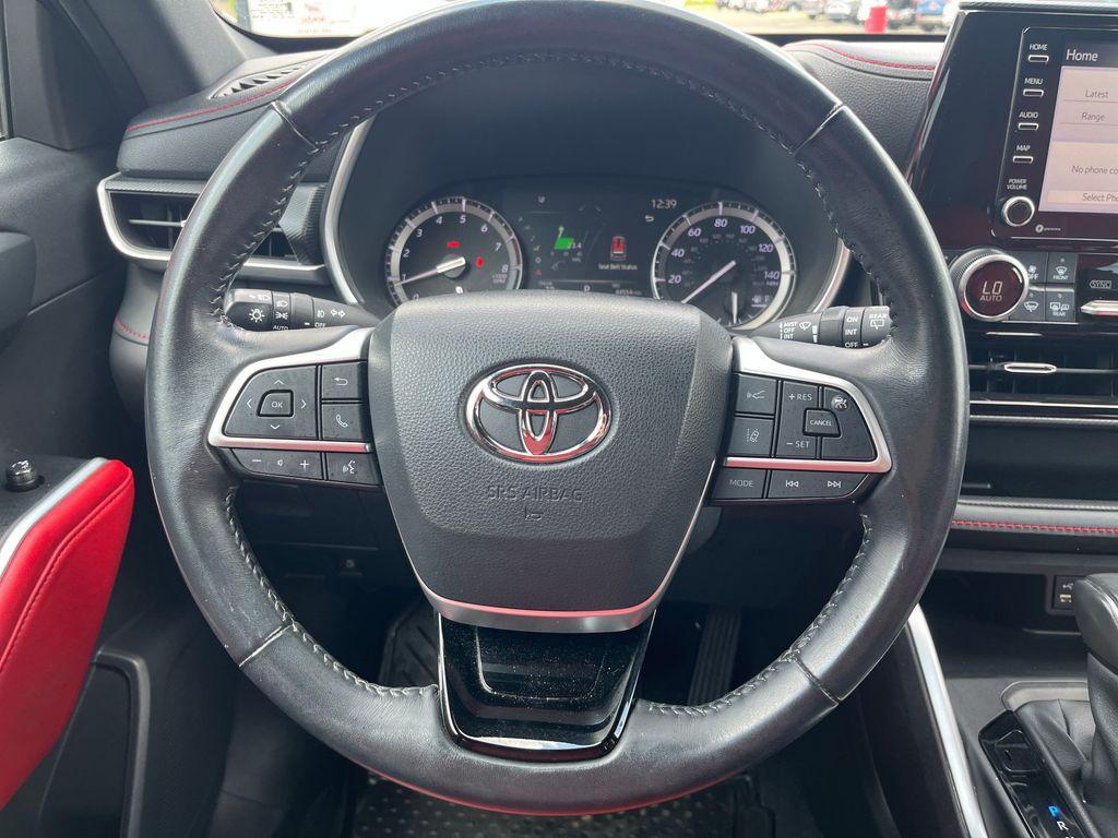 used 2022 Toyota Highlander car, priced at $38,404