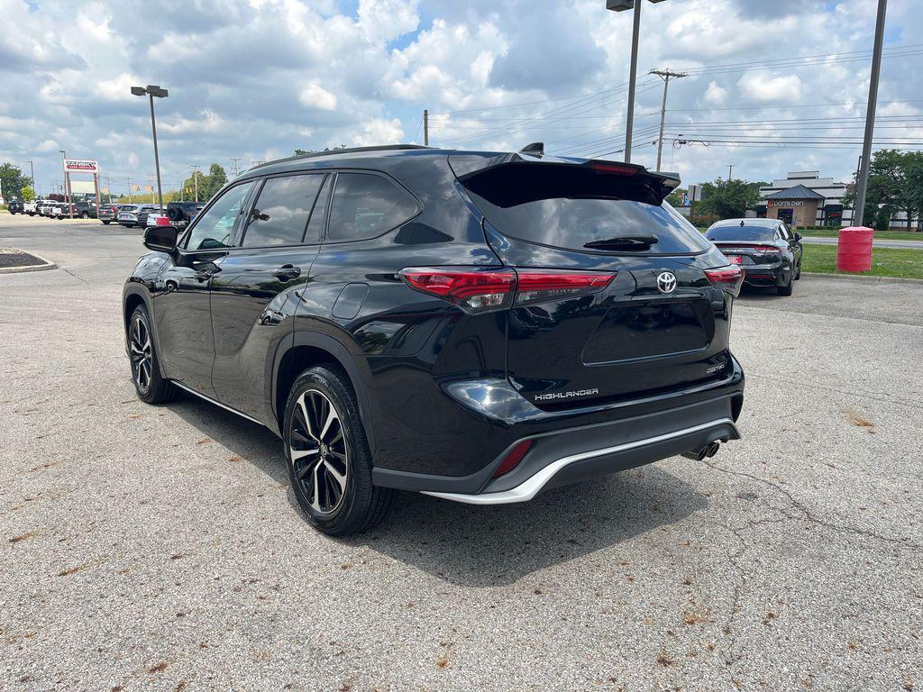 used 2022 Toyota Highlander car, priced at $38,404