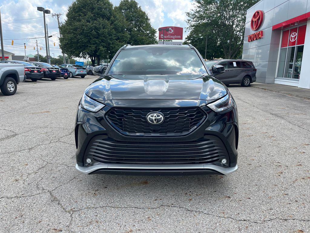used 2022 Toyota Highlander car, priced at $38,404