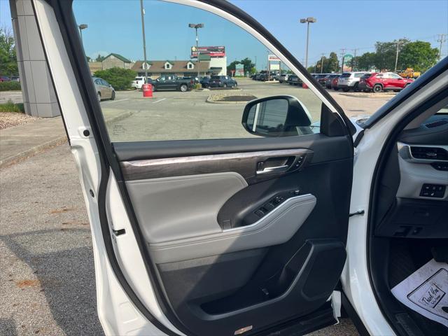 used 2023 Toyota Highlander car, priced at $46,494