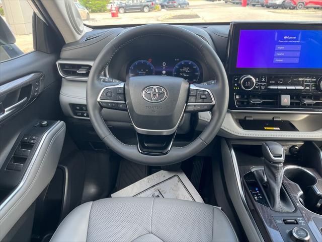 used 2023 Toyota Highlander car, priced at $46,494