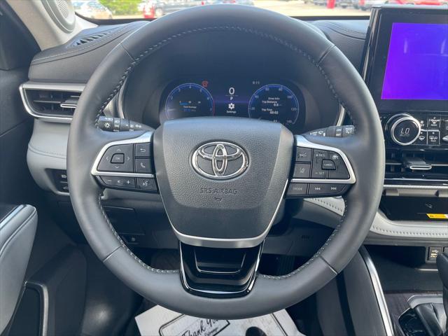 used 2023 Toyota Highlander car, priced at $46,494
