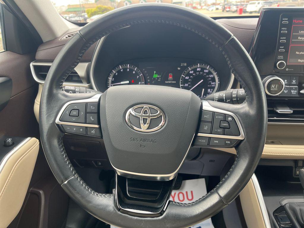 used 2020 Toyota Highlander car, priced at $26,717
