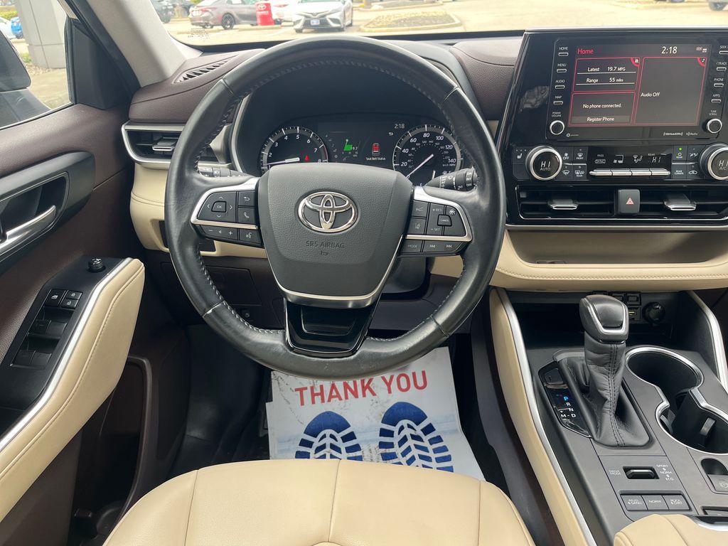 used 2020 Toyota Highlander car, priced at $26,717
