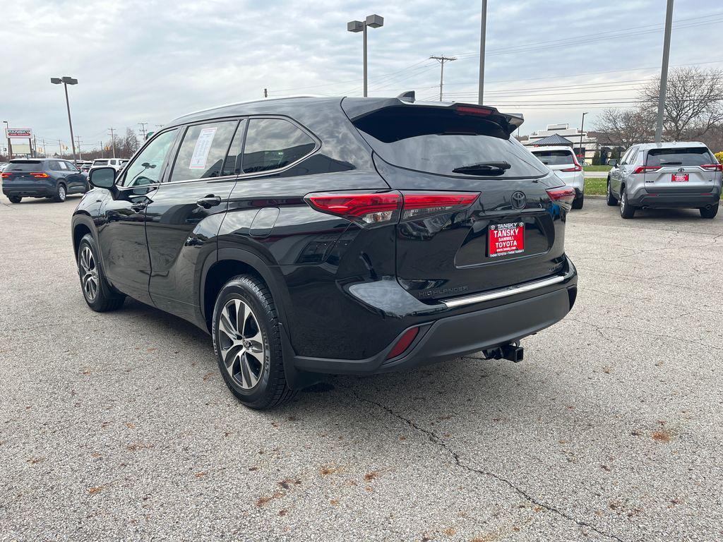 used 2020 Toyota Highlander car, priced at $26,717