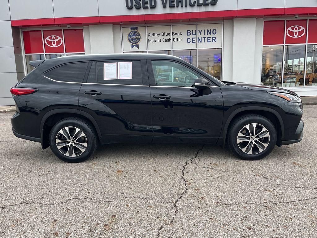 used 2020 Toyota Highlander car, priced at $26,717
