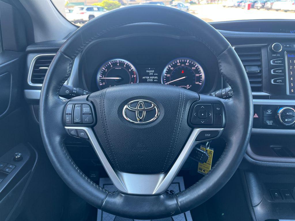 used 2016 Toyota Highlander car, priced at $17,274
