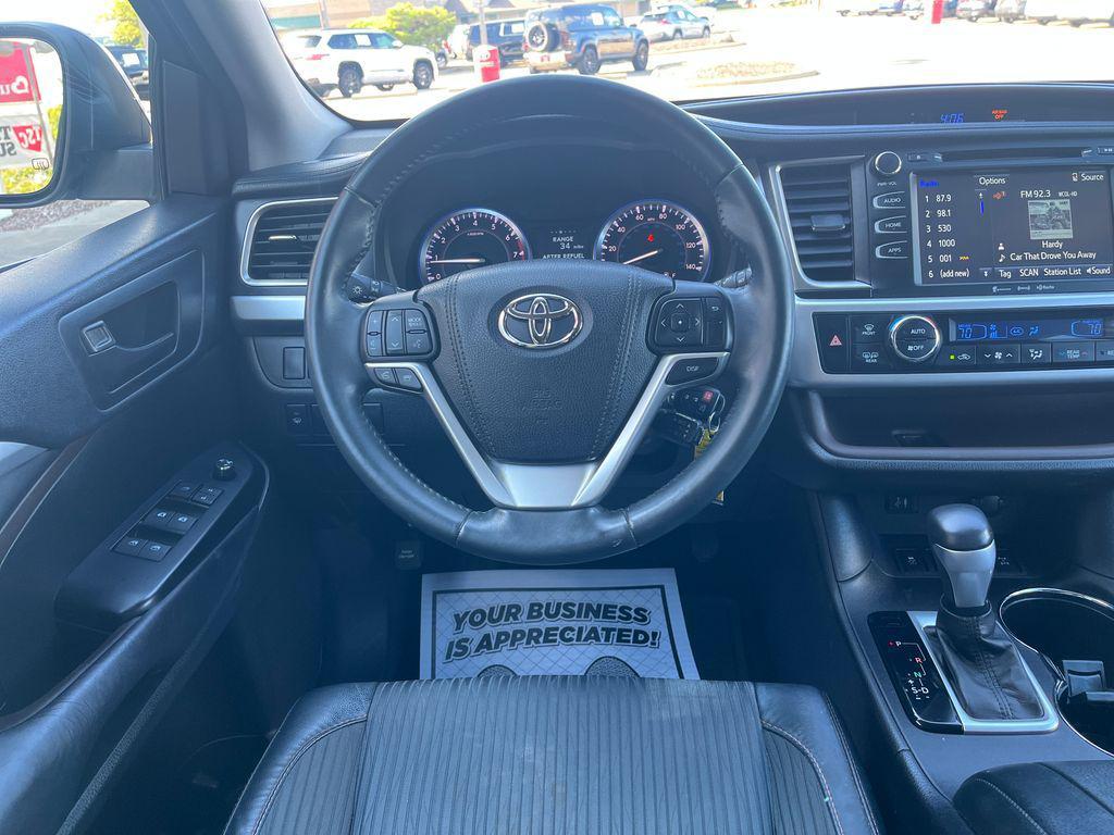 used 2016 Toyota Highlander car, priced at $17,274